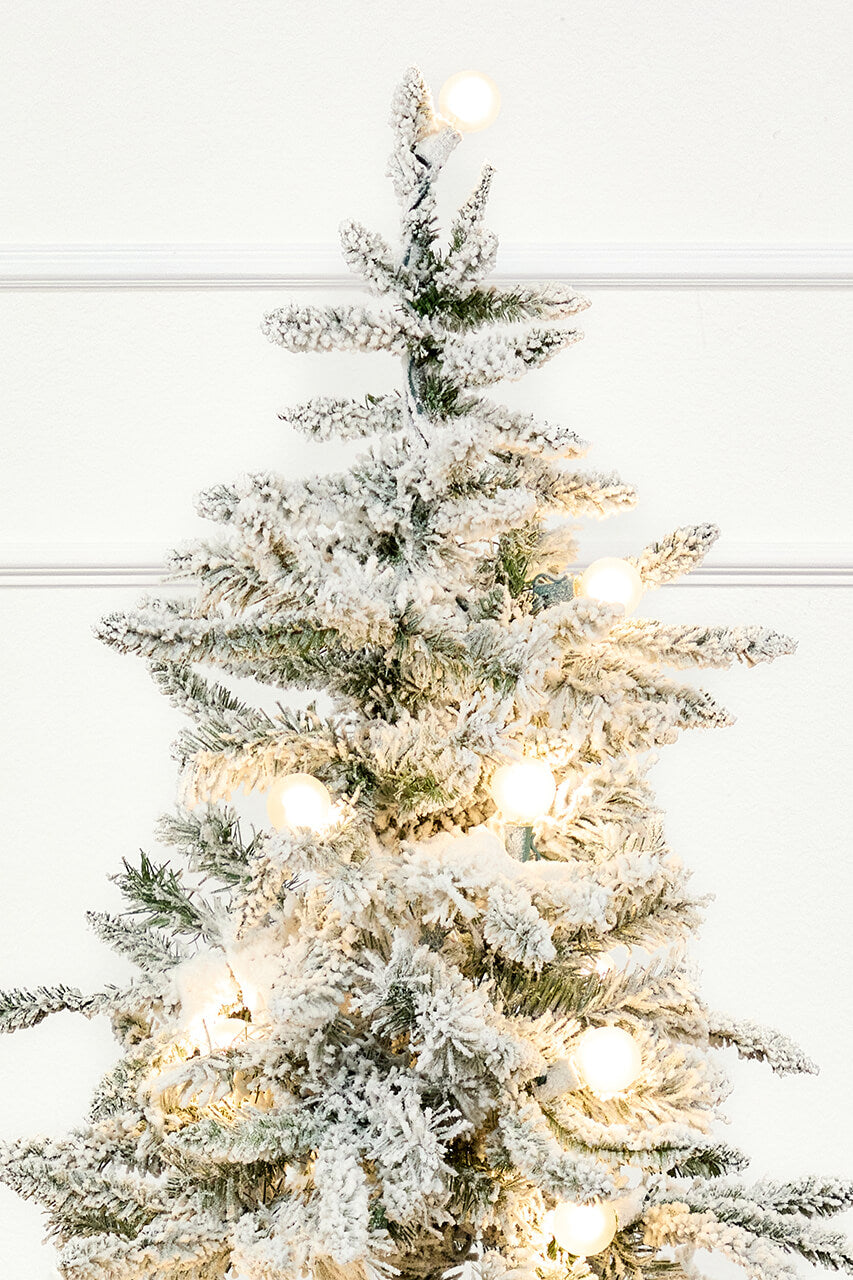 4.5' Flocked Christmas Tree with 22 G40 LED Lights