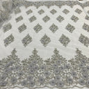 1 yarda - Tela de encaje floral 3D con cuentas bordada sobre malla de red de poliéster 100% - ancho 52"
