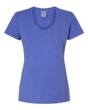 Camiseta de cuello en V teñida de prenda para mujer