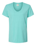 Camiseta de cuello en V teñida de prenda para mujer