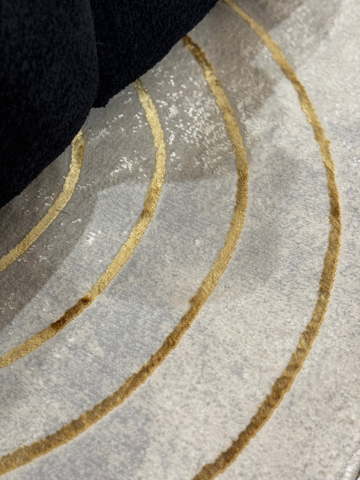 Z325B Polyester Fabric - Cream Rug With Metallic Gold Accents, Designer Geometric Edge Style, 5' 3" X 7' 6", 7' 9" X 10' 5", 10' X 13' (1 Piece)