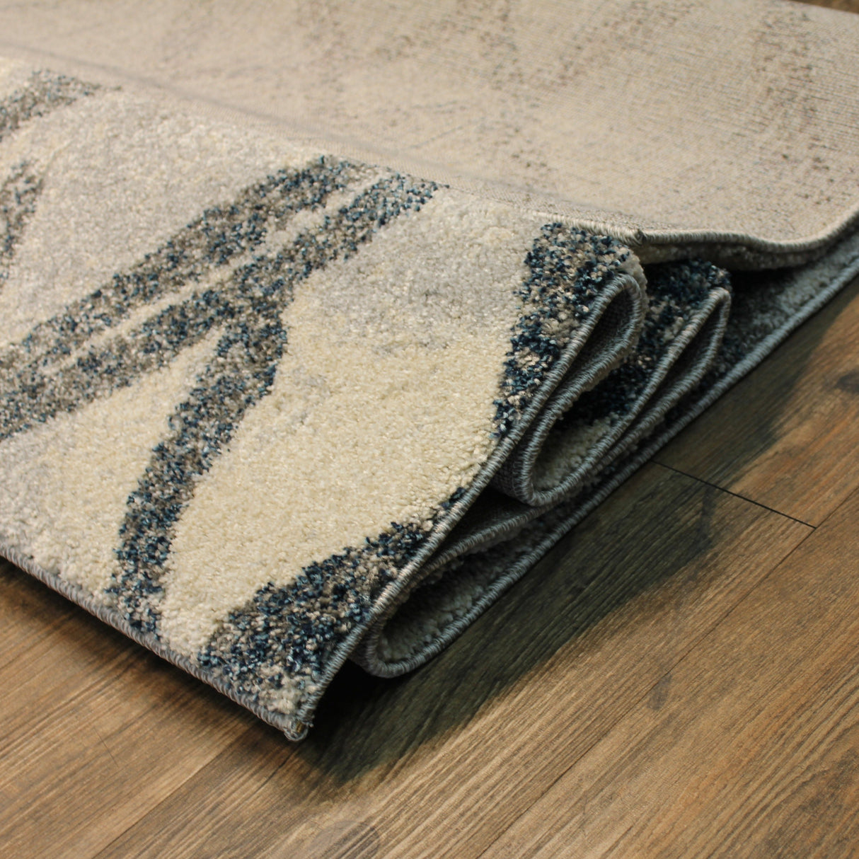 Indoor/Outdoor Designer Durable Neutral Colored Area Rug - 100 Percent Polypropylene Fabric, Neutral Monochromatic Style, 2' X 3' (1 Unit)