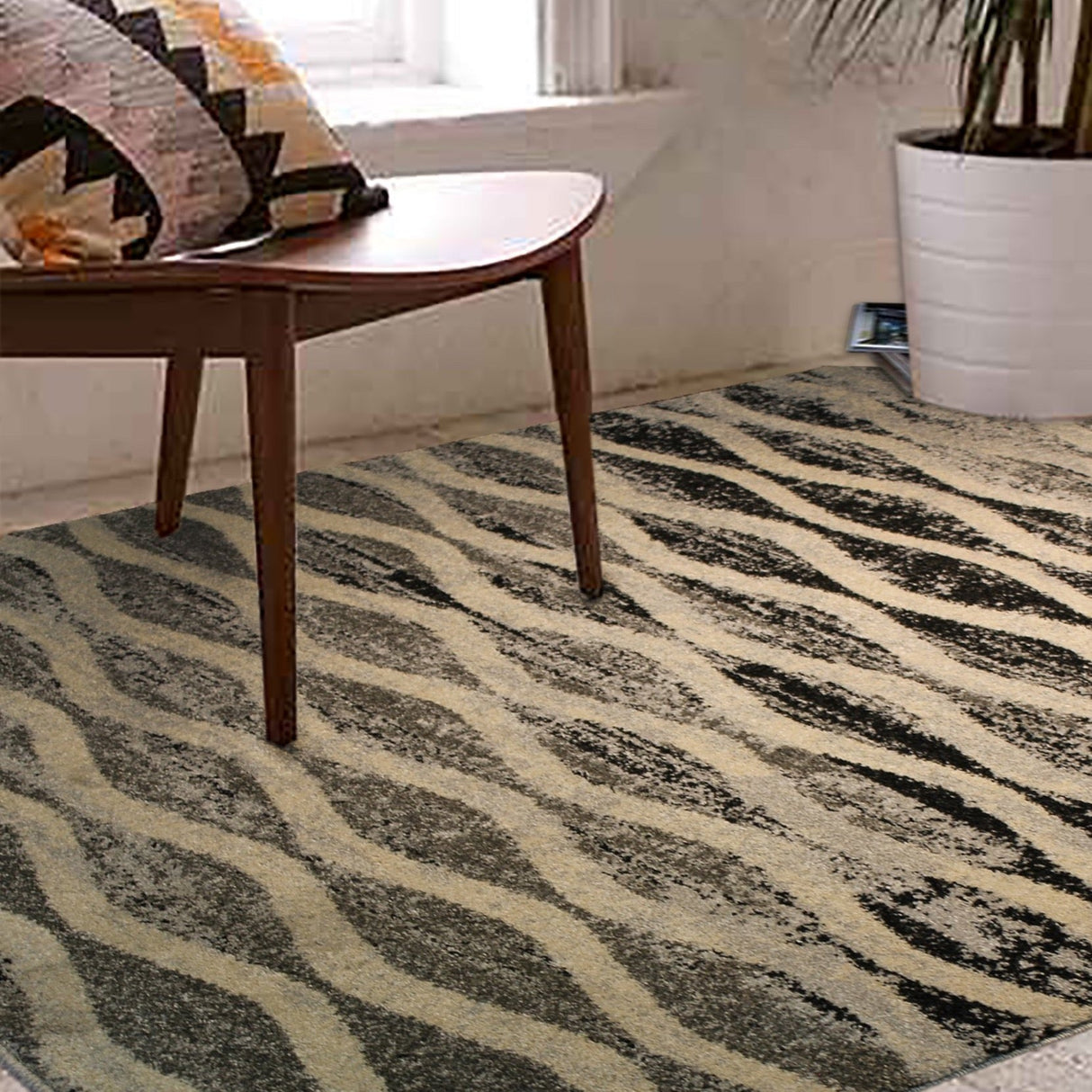Plush Gray Tone Curve Design Polypropylene Fabric - Gray Curve Design, Area Rug, 1" High Pile (1 Piece)