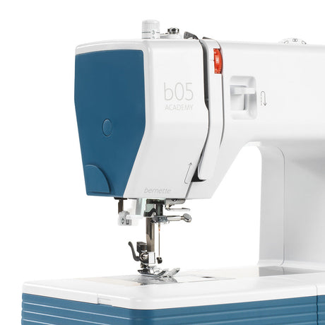 bernette 05 ACADEMY - Robust Mechanical Sewing Machine with 30 Essential Stitches