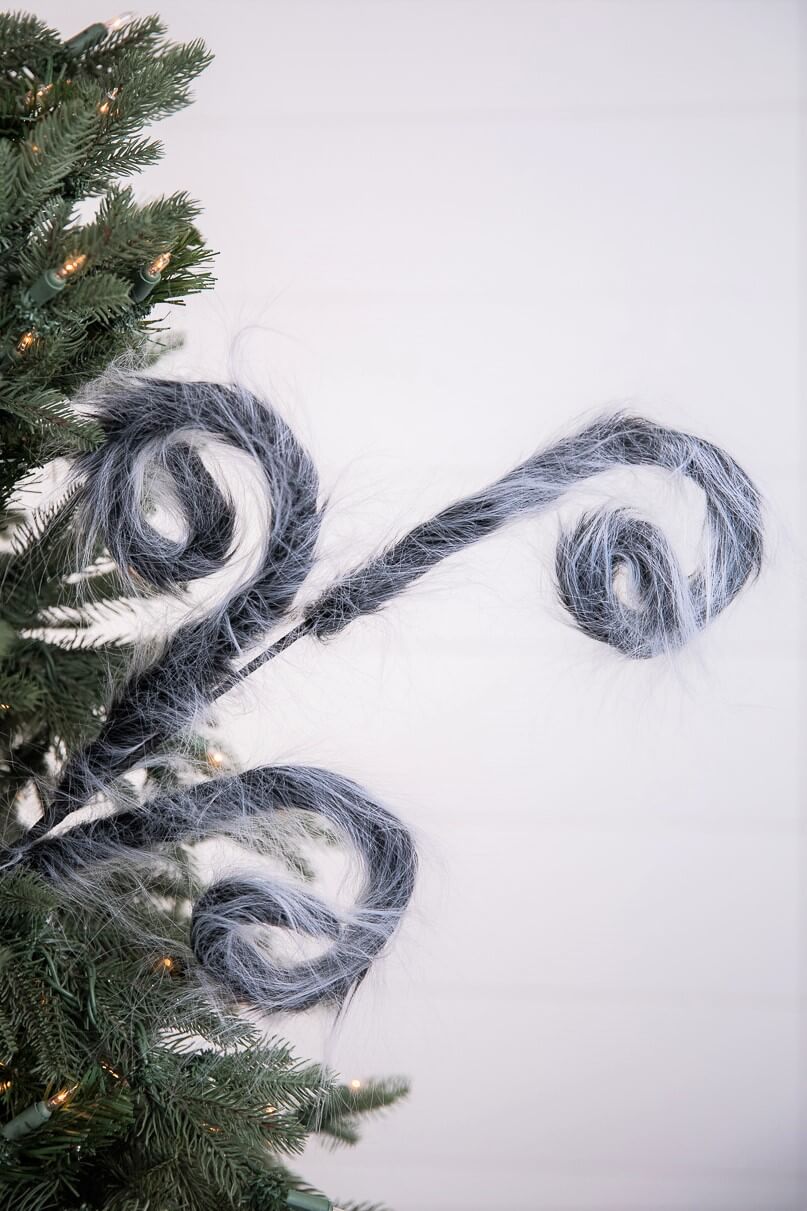 30” Furry Spiral Curly Spray - Black/White
