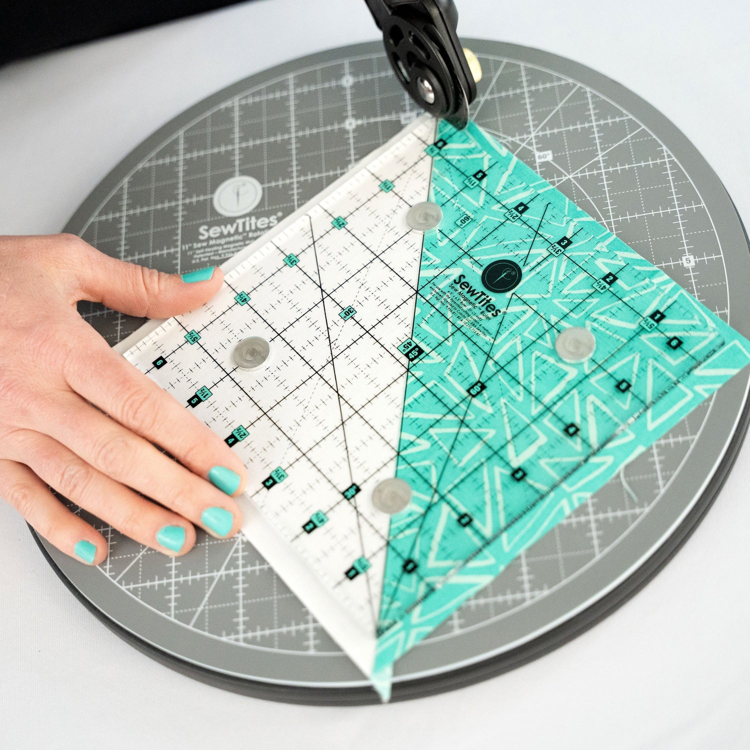 Sew Magnetic Acrylic Fabric - Turquoise And Black, 6.5" X 6.5" Ruler (1 Piece)