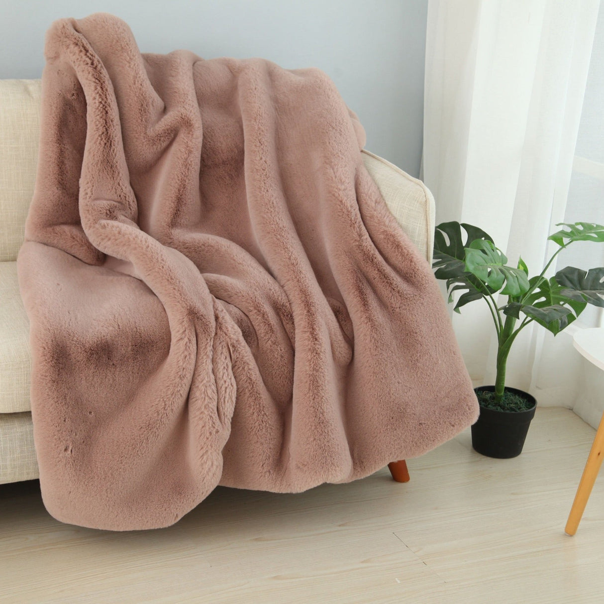 Soft Cozy Faux Fur Blanket Coverlet Bedspread Throw Bedcover Quilt Polyester Fabric - Rose, Crystal Velvet Backing, 50" X 60" (1 Piece)
