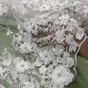 1 yarda de tela de encaje floral 3D con cuentas y piedras de strass, 51" de ancho, malla bordada
