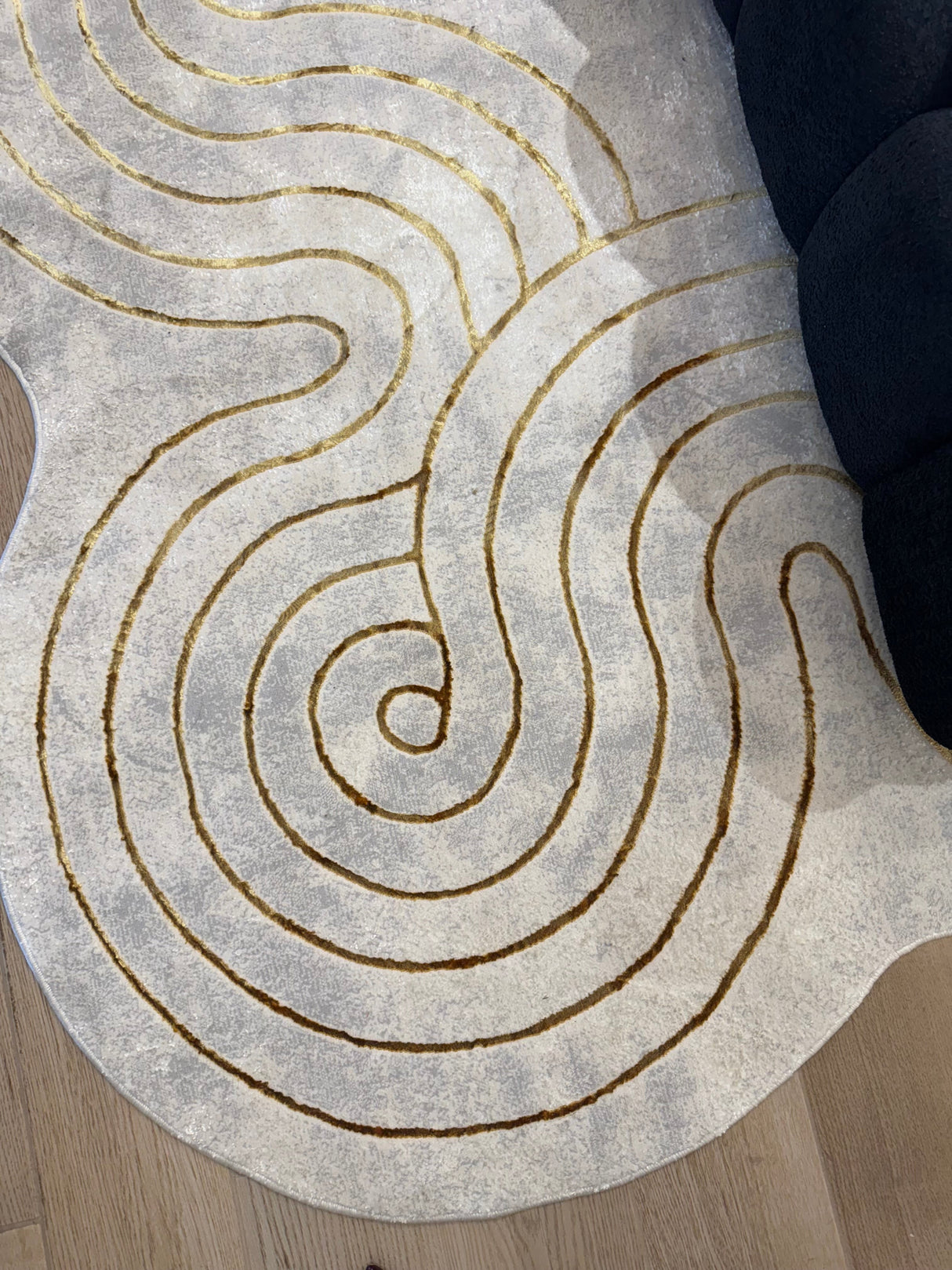Z325B Polyester Fabric - Cream Rug With Metallic Gold Accents, Designer Geometric Edge Style, 5' 3" X 7' 6", 7' 9" X 10' 5", 10' X 13' (1 Piece)