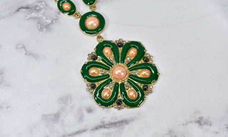 Flower Necklace Green Pearls