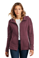 Sudadera con capucha de forro polar con hombros caídos para mujer District® Perfect Weight®