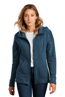 Sudadera con capucha de forro polar con hombros caídos para mujer District® Perfect Weight®