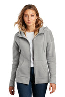 Sudadera con capucha de forro polar con hombros caídos para mujer District® Perfect Weight®
