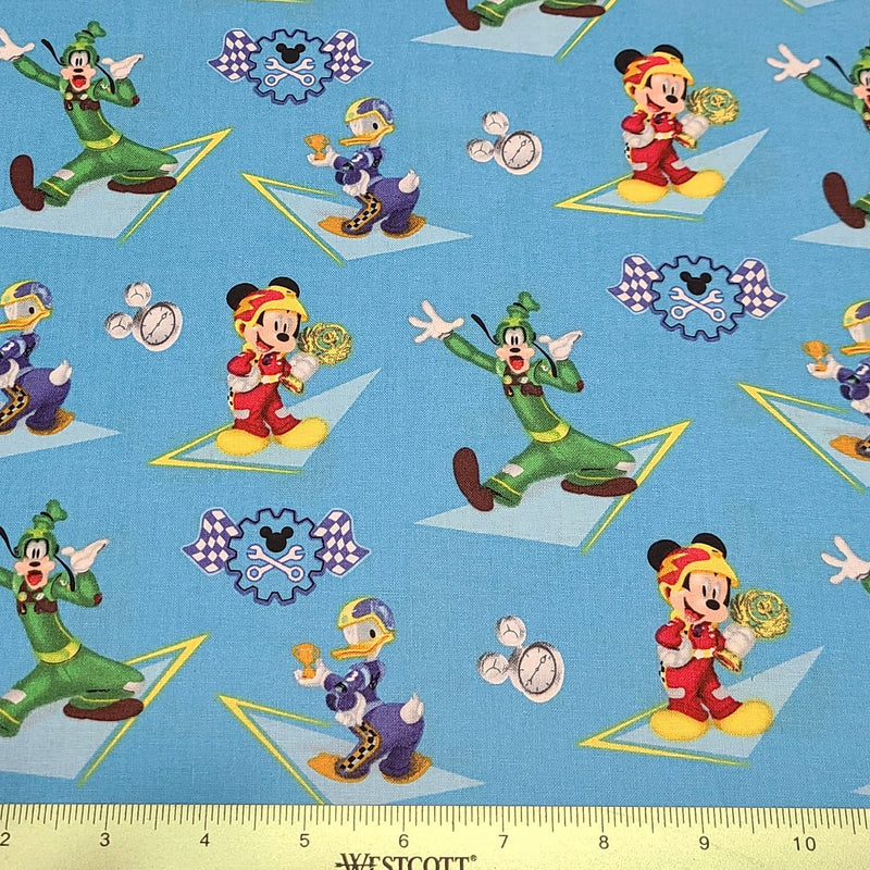 Quilting Cotton Disney Mickey & Friends Christmas