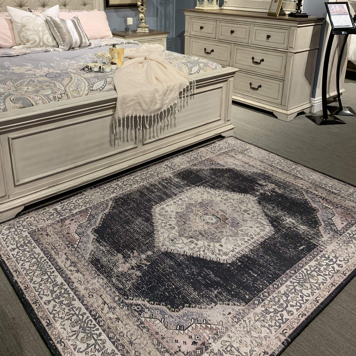 Medallion Vintage Faded Print Style Polypropylene Fabric - Faded Medallion Print, Black, Low Pile, 5' X 7' (1 Rug)