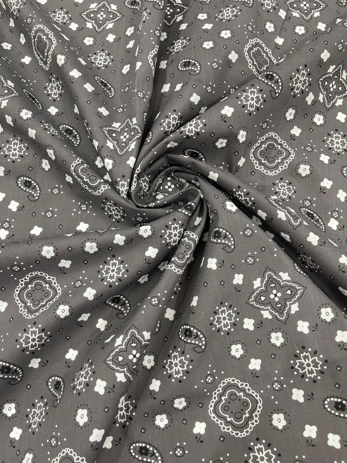 Poly Cotton Bandanna Print Fabric - Bandanna Print, 58/59" Width (1 Yard)