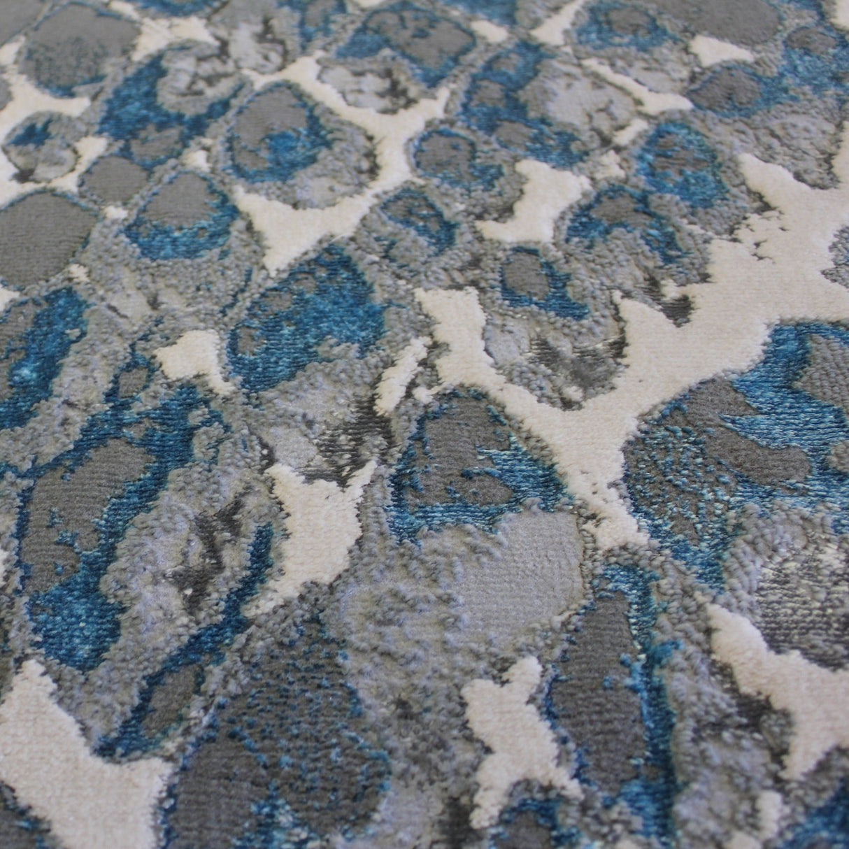Silver Shimmery Changing Color Gray Aqua Blue Polyester Viscose Blend Area Rug Fabric - Color Changing, Gray Aqua Blue, 5' 3" X 7' 5" (1 Piece)
