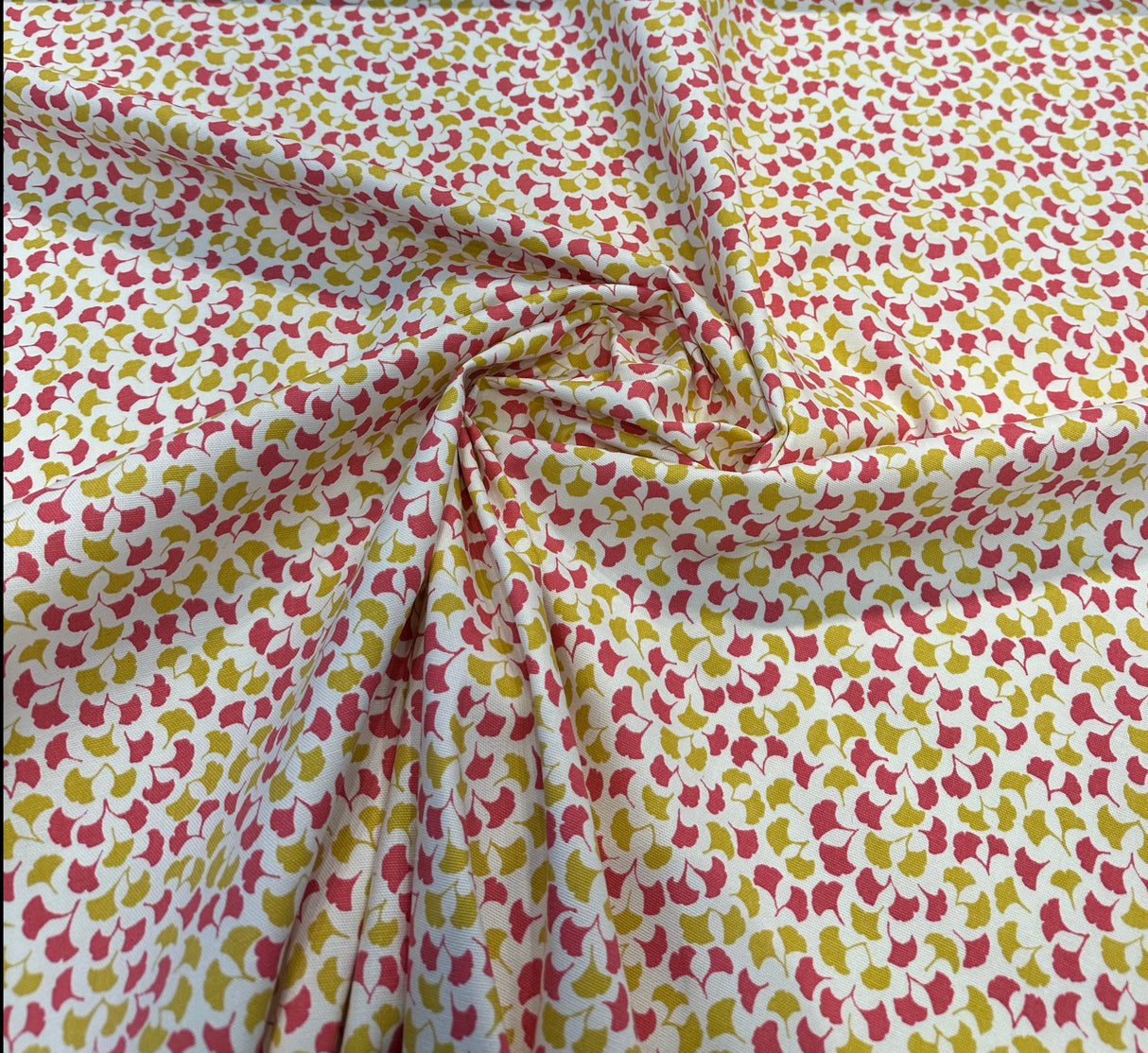 Howards End Strawberry Robert Allen Cotton Fabric - Strawberry Print, 58" Width (1 Yard)