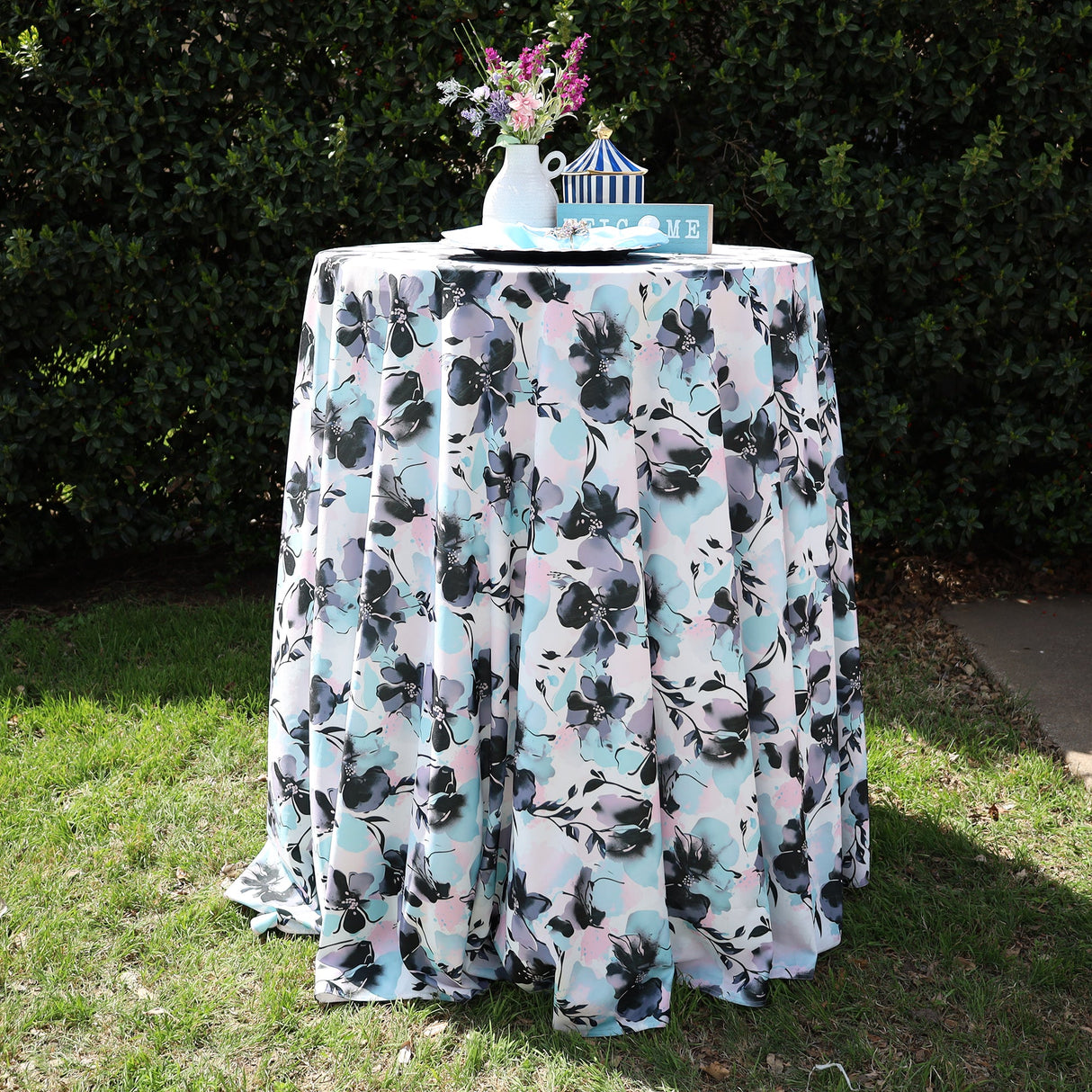 Round Scuba Tablecloth 132 Inch Orchid Black
