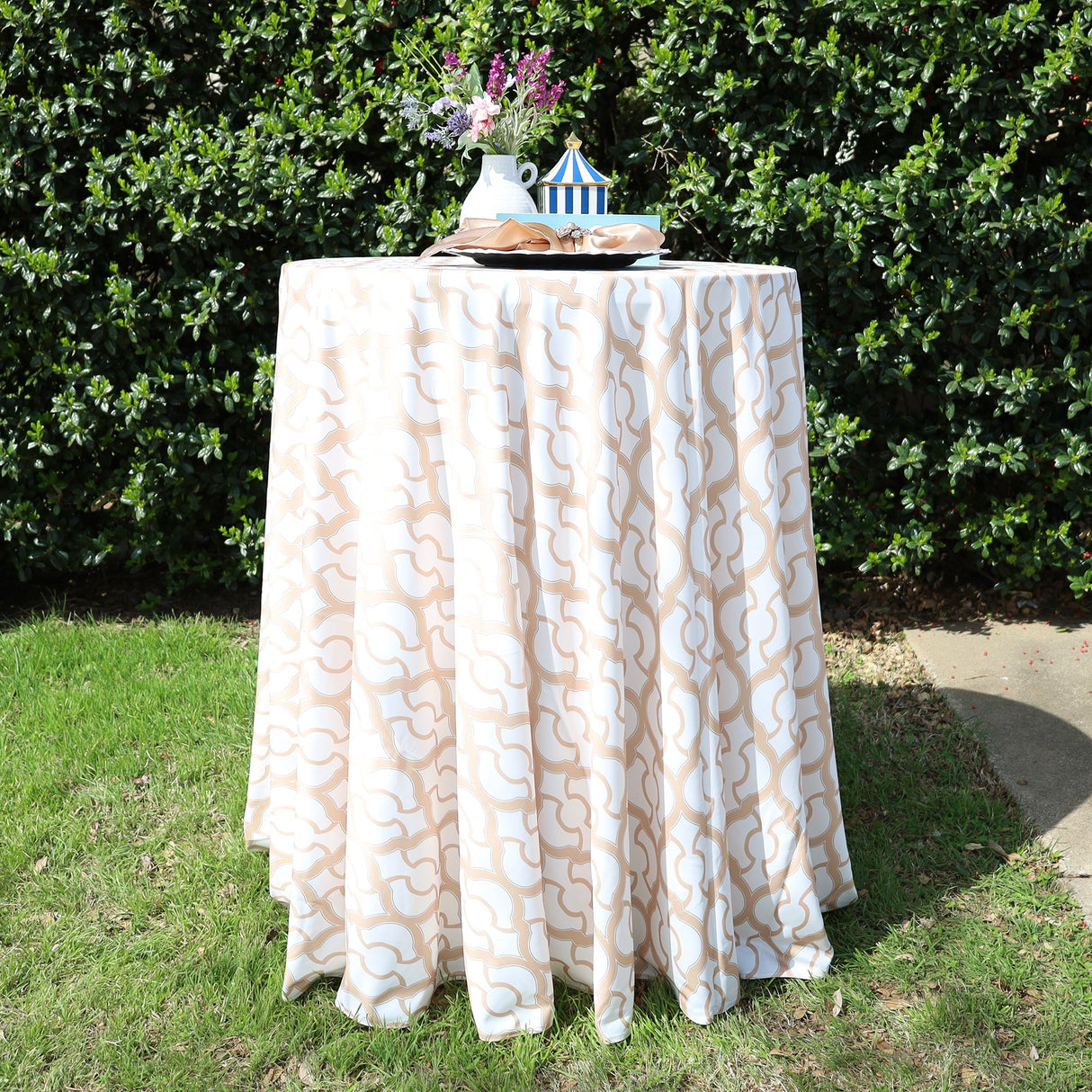 Round Scuba Tablecloth 132" Champagne