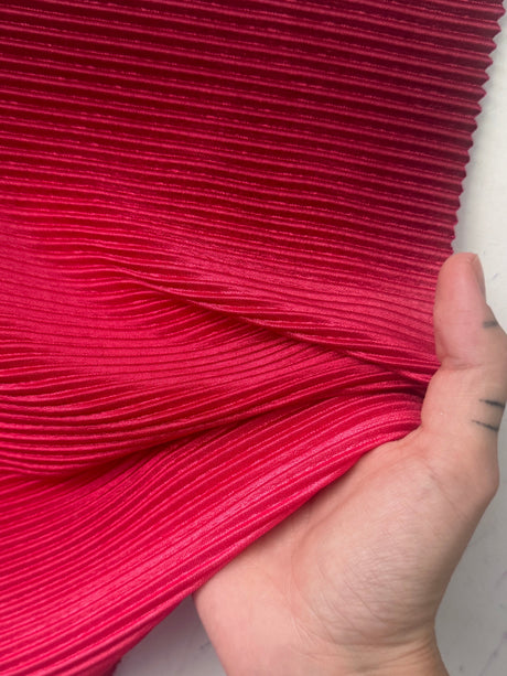 Pleated Knit Red Ombre