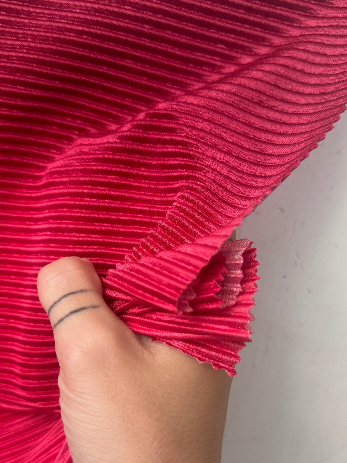 Pleated Knit Red Ombre