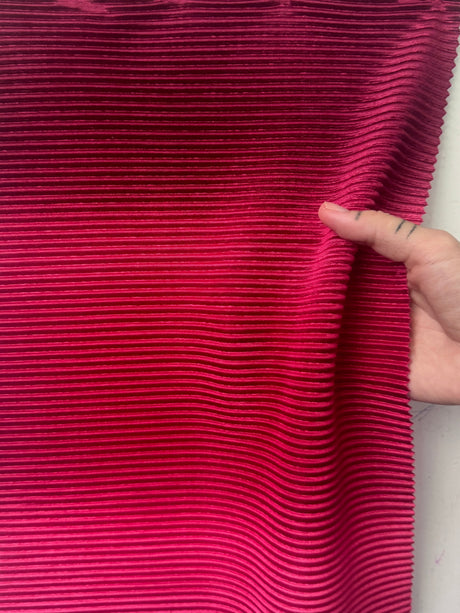 Pleated Knit Red Ombre