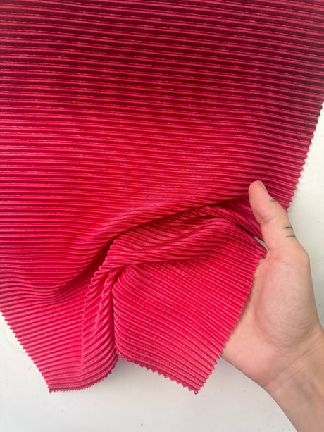 Pleated Knit Red Ombre