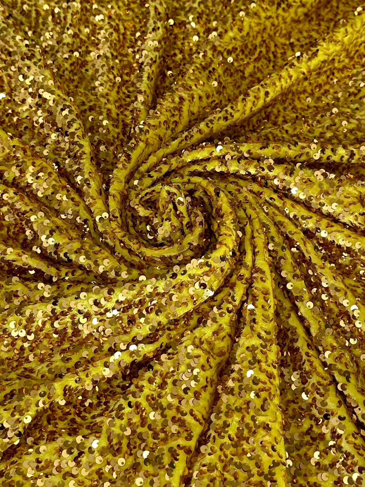 Stretch Sequin on Velvet Yellow Gold