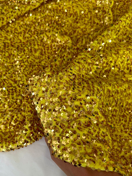 Stretch Sequin on Velvet Yellow Gold