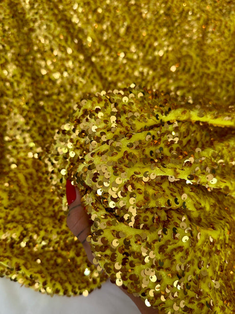 Stretch Sequin on Velvet Yellow Gold
