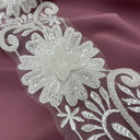 1 yarda de encaje floral 3D con cuentas bordado en malla de red 100% poliéster, 3.5" de ancho