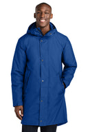 Parka impermeable aislada Sport-Tek® para la línea lateral.