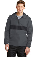 Anorak con bolsillo con cremallera.