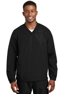 Camisa cortavientos raglán de cuello en V Sport-Tek®