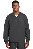 Camisa cortavientos raglán de cuello en V Sport-Tek®