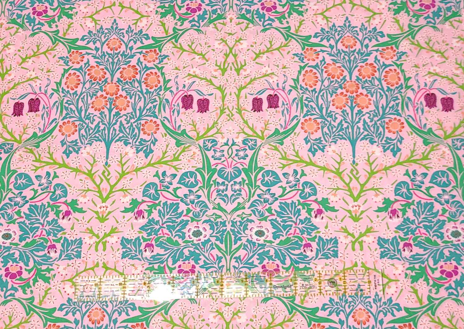 Quilting Cotton Kaffe Fassett x Morris & Co. Floral Blackthorn Pink