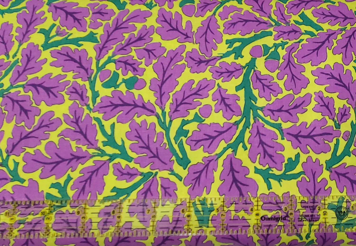 Quilting Cotton Kaffe Fassett x Morris & Co. Floral Oak Violet