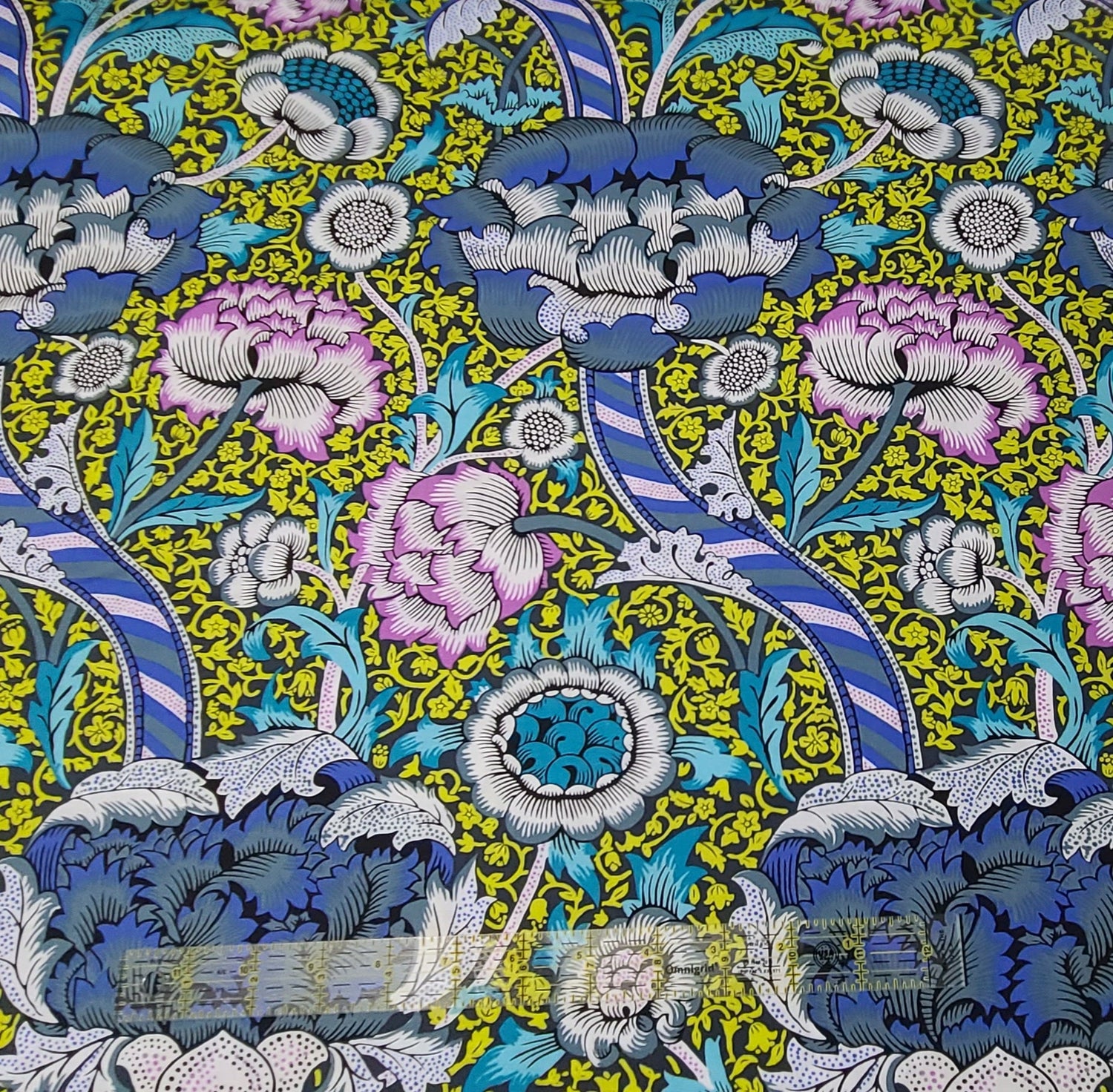 Quilting Cotton Kaffe Fassett x Morris & Co. Floral Wandle Contrast