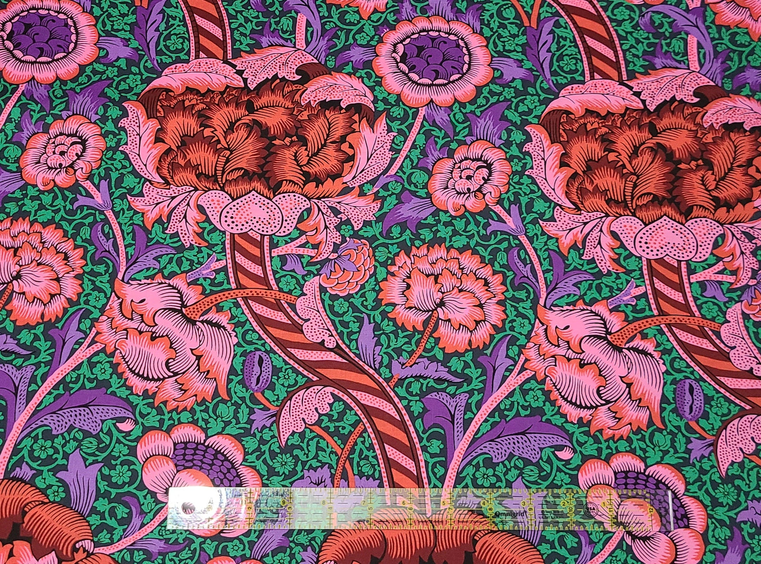 Quilting Cotton Kaffe Fassett x Morris & Co. Floral Wandle Red 100% Cotton