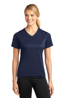 Camiseta de cuello en V para mujer Sport-Tek® Dri-Mesh®