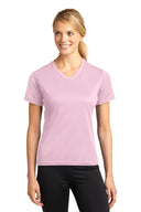 Camiseta de cuello en V para mujer Sport-Tek® Dri-Mesh®