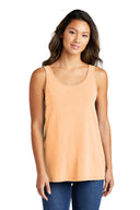 Camiseta sin mangas teñida en prenda Beach Wash® para mujer de Port & Company®