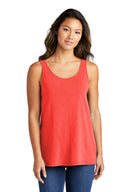 Camiseta sin mangas teñida en prenda Beach Wash® para mujer de Port & Company®