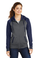 Chaqueta con capucha y cremallera completa de forro polar Varsity Sport Wick para mujer Sport-Tek®