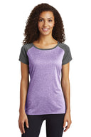 Camiseta con cuello redondo Heather-On-Heather Contender para mujer Sport-Tek®