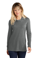 Sudadera con capucha de manga larga con tecnología de absorción PosiCharge Tri-Blend para mujer