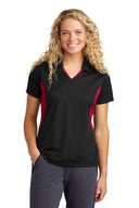 Polo de manga corta con bloques laterales Micropique Sport Wick para mujer Sport-Tek®