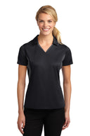 Polo de manga corta con bloques laterales Micropique Sport Wick para mujer Sport-Tek®