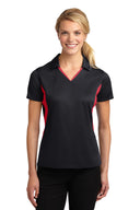 Polo de manga corta con bloques laterales Micropique Sport Wick para mujer Sport-Tek®